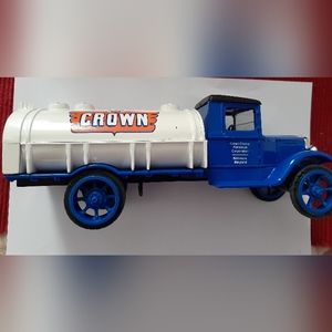 1931 DIE CAST BANK HAWKEYE TANKER CROWN TRUCK